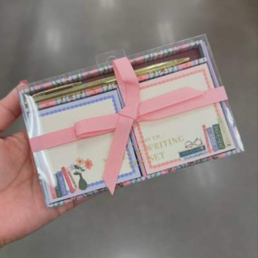 LAST ONE!!($28) Rifle Paper Co. Ladies Night Book Club Notes and Writing Pen Set